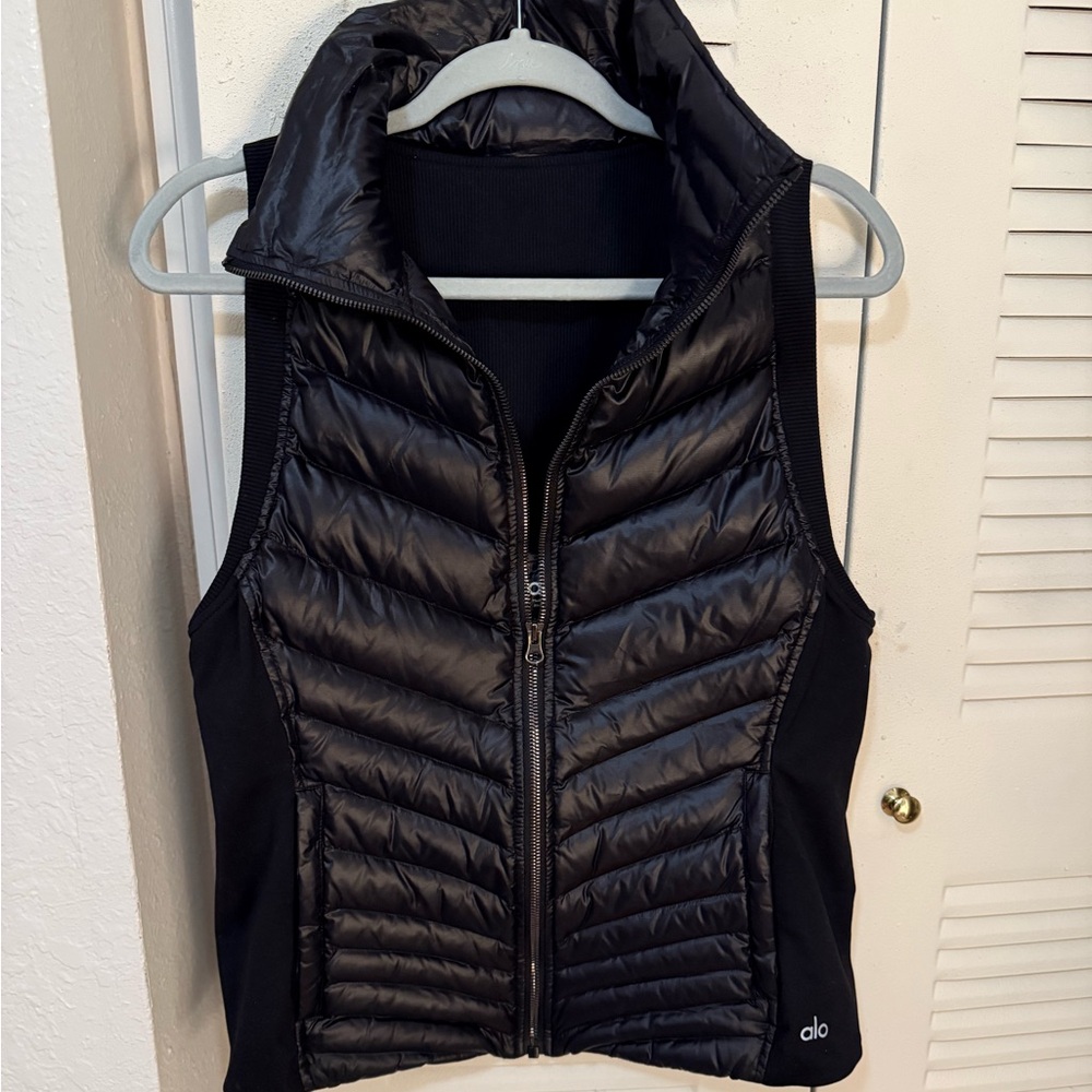 Alo vest size medium brand new